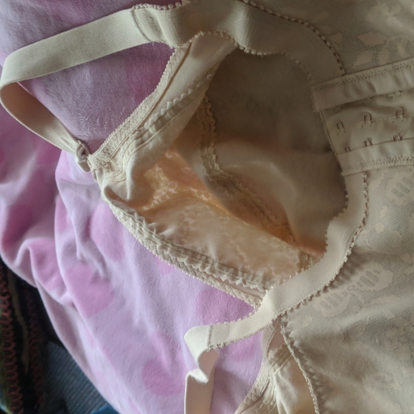 NWOT Bra 42ddd Playtex beige no wire. - Picture 7 of 7